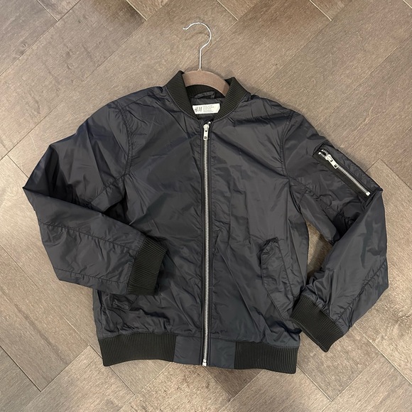HM. Boys Black bomber jacket size 9-10 - Picture 1 of 4